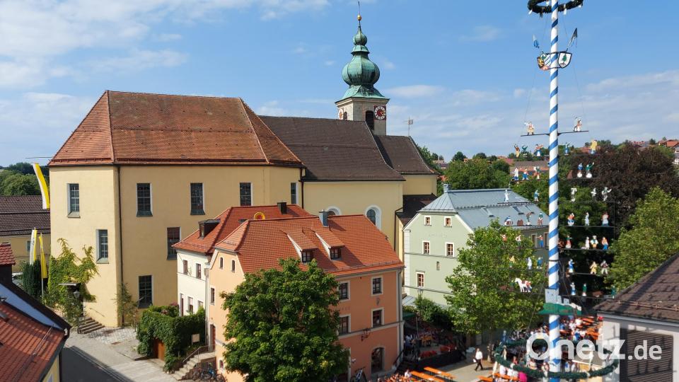 Oberviechtach und das Umland von oben: Diesen Blick bietet eine Fahrt hoch hinaus über die Stadt mit der Drehleiter. Bild: lg