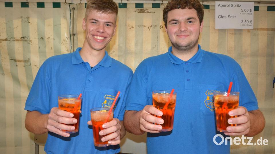 Erstmals hatten die Burschen eine Aperol Spritz-Bar eingerichtet. Bild: jr