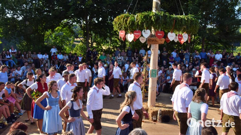 Die 22 Paare beim Ausstanzen Bild: hdk