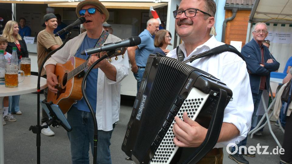 Die „Scheinheiligen“ aus Marktredwitz spielten am Sonntag zum Frühschoppen auf. Bild: jr