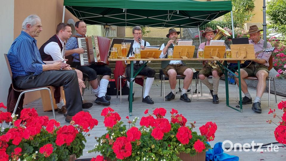 Schmissige Unterhaltungsmusik liefern die „Biersieder“ am Nachmittag. Bild: lg