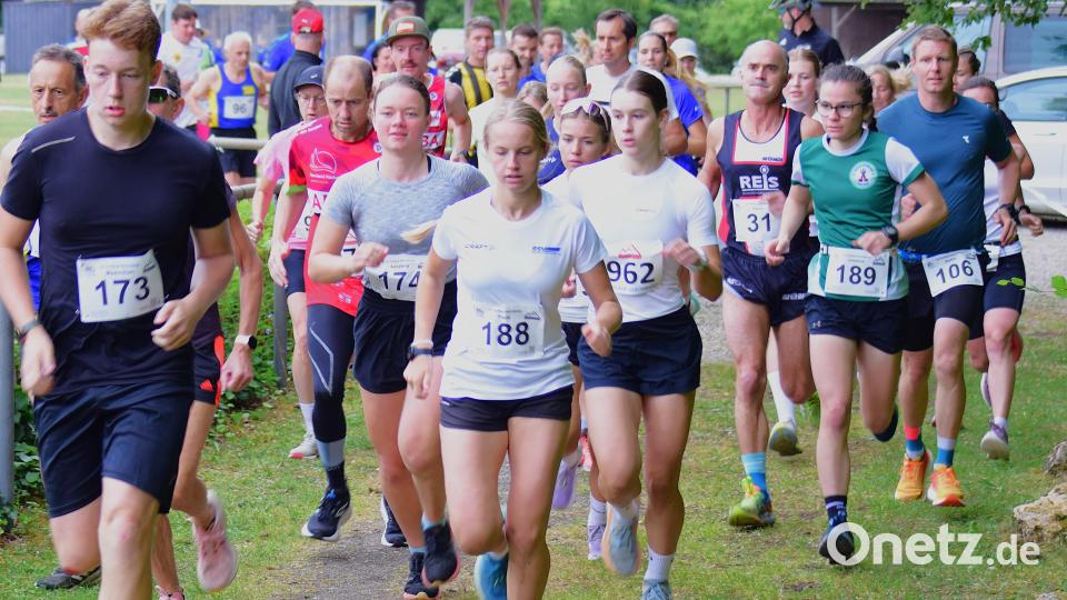 Die Herren, Damen und Jugendlichen der Altersstufe U 18 waren zunächst gemeinsam unterwegs, ehe sich auf der Strecke ihre Wege teilten. Bild: no