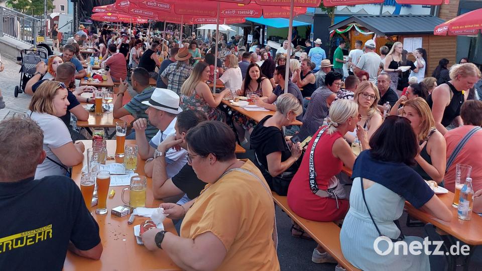 Am Samstag und Sonntag verwandelt sich Kirchenthumbach erneut in eine bunte Festmeile. Dann heißt es Musik, Genuss und Gemeinschaft beim Bürgerfest 2025. Bild: lep
