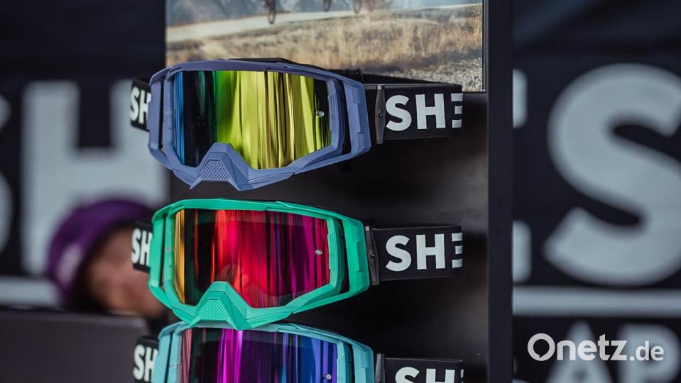 Sonnen- und Schutzbrillen zählten zu den ersten Produkten der Marke Sheesh. Bild: Timo Nachbar/exb