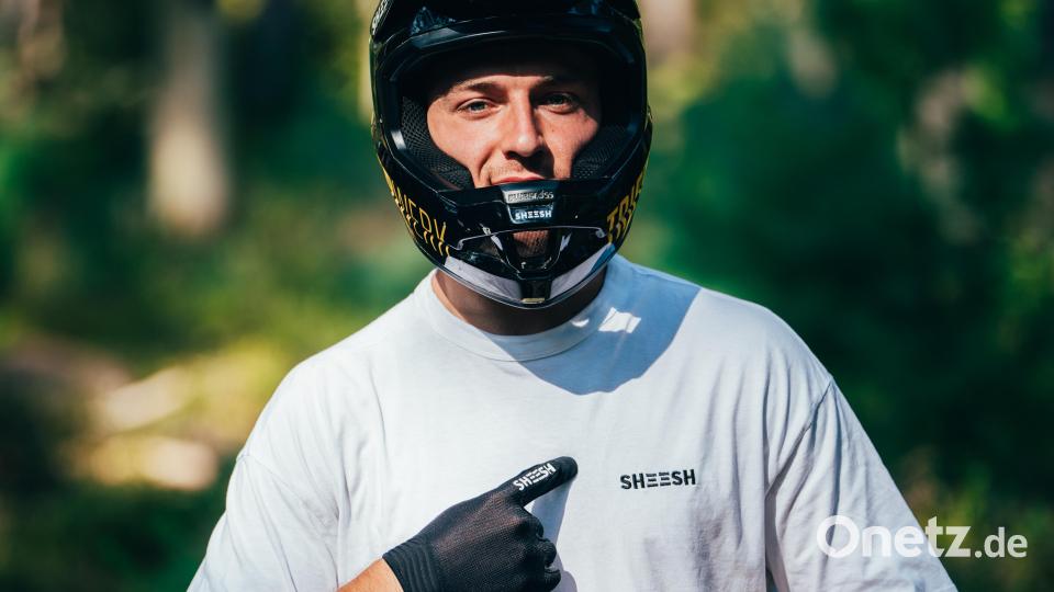Mountainbike-Profi Jonas Möhwald entwickelt Kleidung und Ausrüstung der Marke Sheesh nach eigenen Bedürfnissen und auf Anregung von Biker-Freunden. Bild: Luca Donth/exb