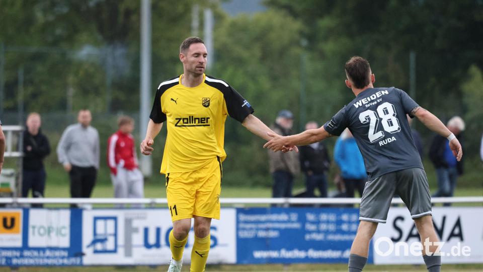 Markus Ziereis (links) verletzte sich am Samstag beim Spiel gegen die SpVgg SV Weiden schwerer am Knie. Bild: Dieter Jäschke