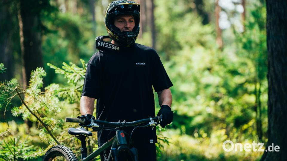 Mountainbike-Profi Jonas Möhwald entwickelt Kleidung und Ausrüstung der Marke Sheesh nach eigenen Bedürfnissen und auf Anregung von Biker-Freunden. Bild: Luca Donth/exb