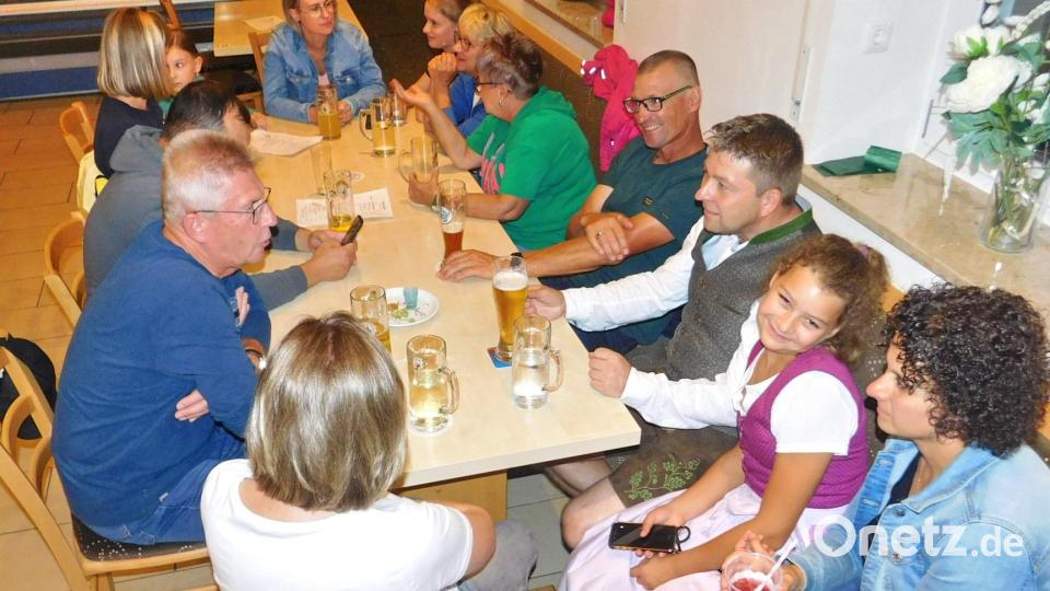 Bei der Kerwa in Windischenlaibach geht es gemütlich zu. Bild: whü
