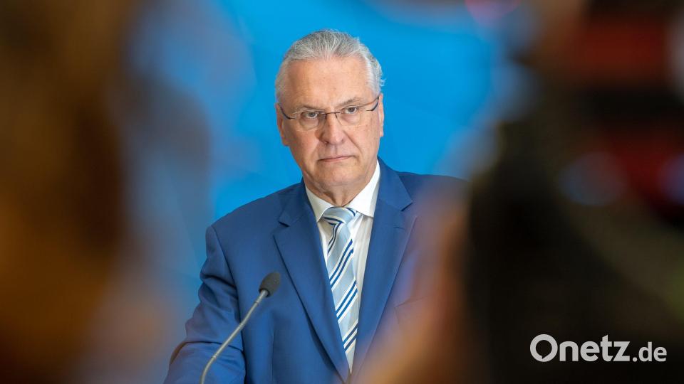 Bayerns Innenminister Joachim Herrmann (CSU) nimmt den Katastrophenschutz in den Fokus. Archivbild: Peter Kneffel