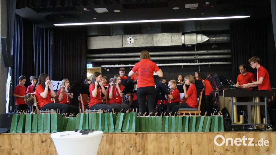 Das Nachwuchsorchester des Spielmannszugs präsentierte unter der Leitung von Judith Schneeberger die beiden Siegertitel, die zum Deutschen Meister führten Bild: wel