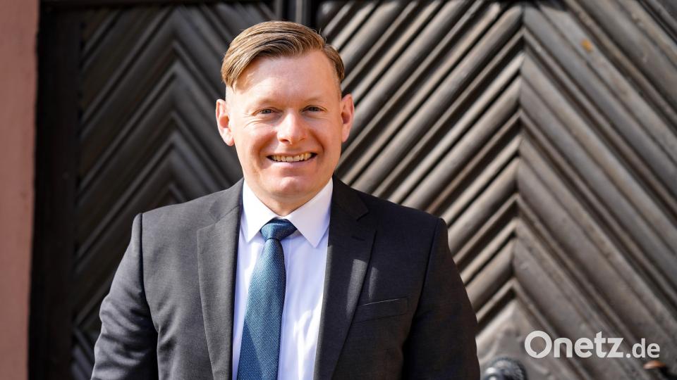 Schlossherr und Museumsleiter Martin Schreiner freut sich auf die Besucherinnen und Besucher. Bild: Landratsamt Amberg-Sulzbach