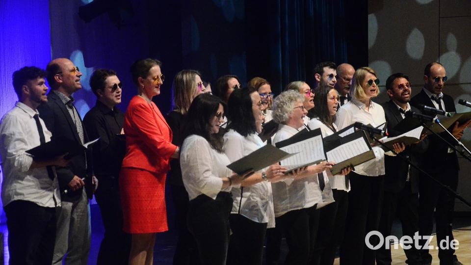 Der Lehrerchor sang von der großen Liebe. Bild: Kunz
