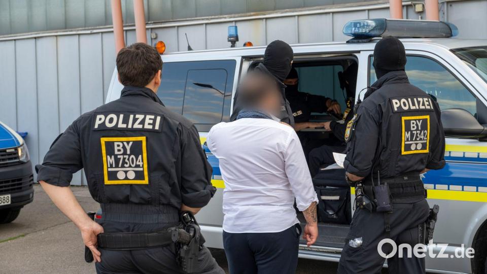 Für die Bevölkerung besteht laut Polizei keine Gefahr. Bild: Stefan Puchner/dpa