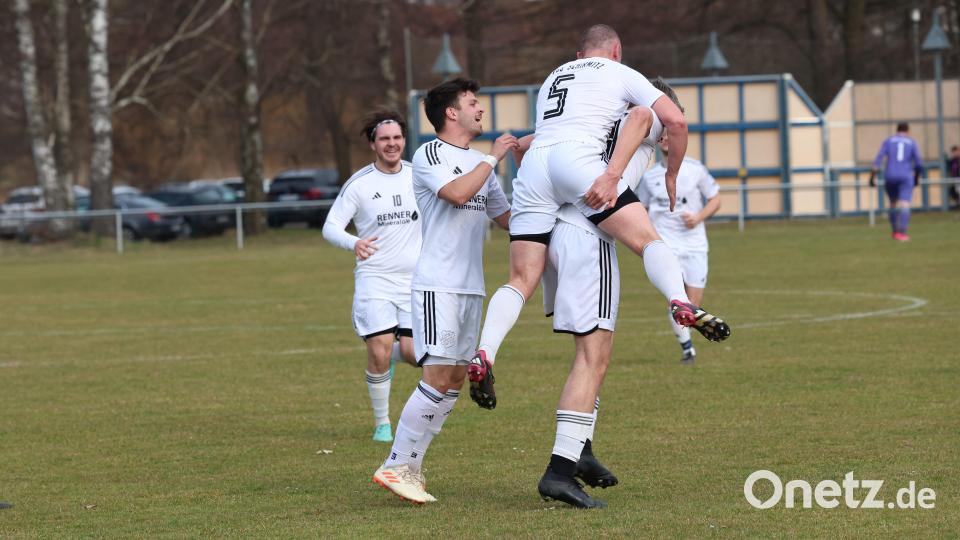 Aufsteiger SpVgg Schirmitz will in der Bezirksliga-Saison möglichst oft jubeln – am liebsten bereits im Heimspiel gegen den SV Hahnbach. Archivbild: Dieter Jäschke
