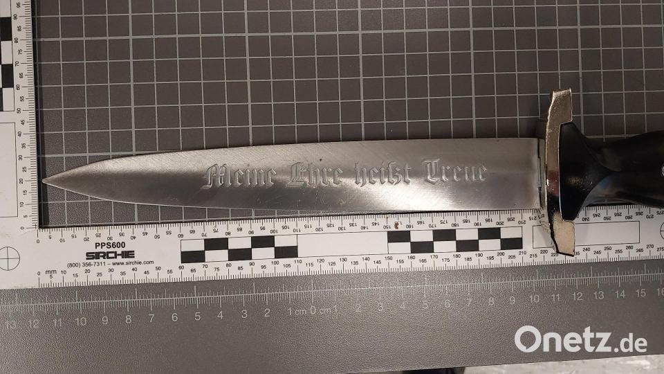 Zudem stellten die Beamten diesen Dolch sicher. Bild: Bundespolizei