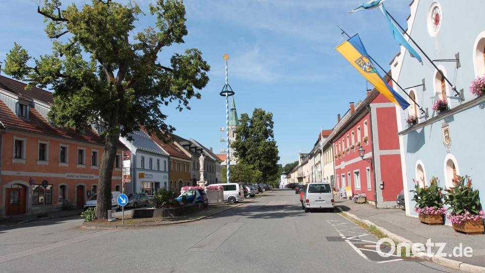 Im Zuge der Neugestaltung des Marktplatz in Pleystein ist bei der Verkehrsführung keine Änderung geplant. Bild: pi