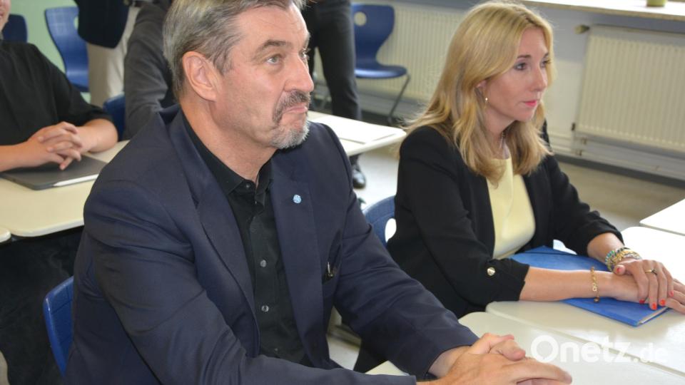 Markus Söder schaute etwas skeptisch, während Anna Stolz konzentriert zuhörte. Bild: jr