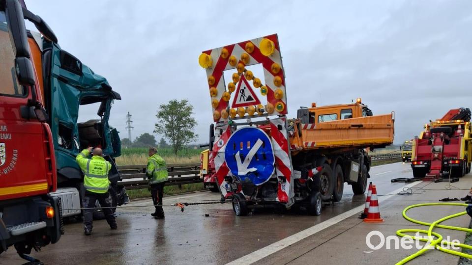 Stau nach einem Unfall auf der A 93. Bild: Feuerwehr Oberwildenau