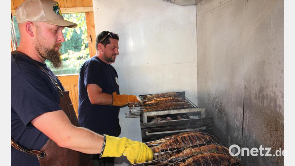 Leckere, gegrillte Forellen waren ein absoluter Renner auf dem Fischerfest. Bild: kro