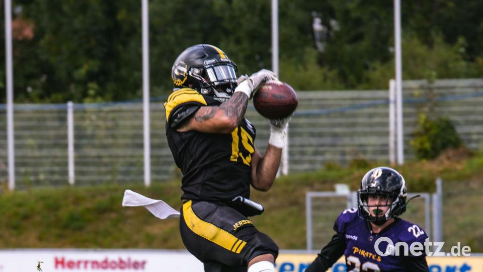 Höher, schneller, effektiver: Die Amberg Mad Bulldogs dominierten die Passau Pirates nach Belieben und feierten einen 66:7-Kantersieg. Bild: Philipp Ponader