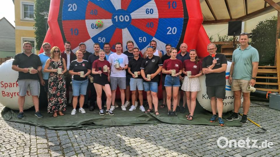 Der Verein „Hilfe für Anja“ führte ein Fußball-Dart-Tunier durch. Die Spenden hierfür werden für weitere Typisierungen verwendet. Bild: lep