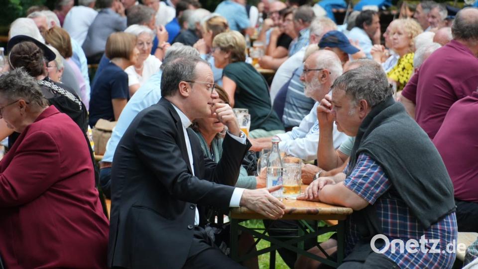 Nach den Gottesdiensten treffen sich die Gläubigen zu geselligen Plauderrunden. Bild: Martin Thoma