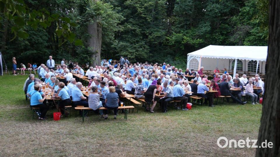 Gesellige Runde nach den Gottesdiensten. Bild: Martin Thoma