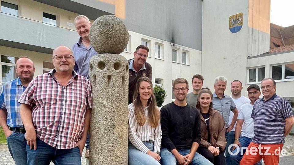Die Gründungsmitglieder der Bürgerliste mit Sprecher Christian Kunz (vorne sitzend mitte) und zweiten Sprecher Thomas Kraus (zweiter von links) Bild: omu