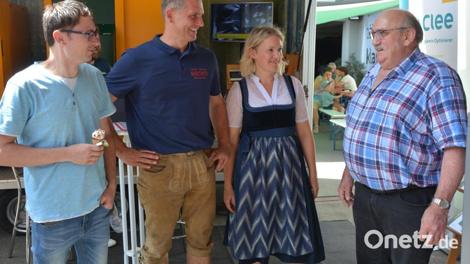 Spannende Gespräche fanden zwischen Ausstellern und Besuchern statt. Bild: jr