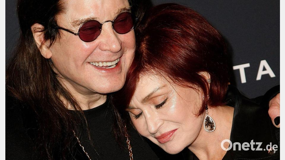Der britische Sänger Ozzy Osbourne und seine Frau Sharon Osbourne im Jahr 2020. (Archivbild) Bild: -/Zuma Press/dpa