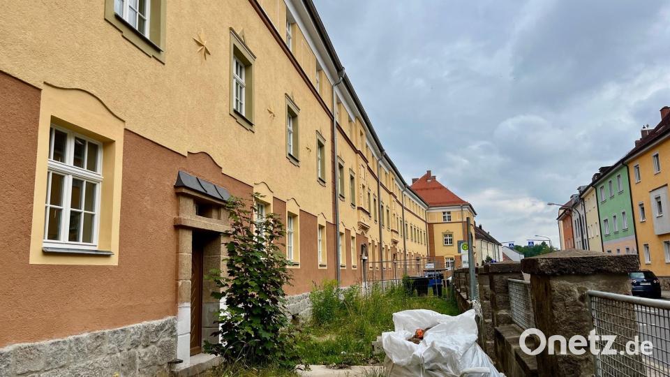 Der Schweigerblock, den die Baugenossenschaft Familienheim 1925 im Stadtteil Stockerhut errichten ließ, wurde in den vergangenen Jahren komplett saniert. Das Bild entstand noch während der Sanierungsmaßnahmen. Archivbild: Gabi Schönberger