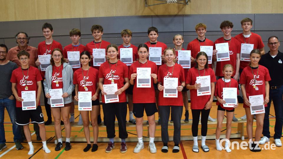 Das sind die Sieger des Schüler-Triathlons. Bild: fz