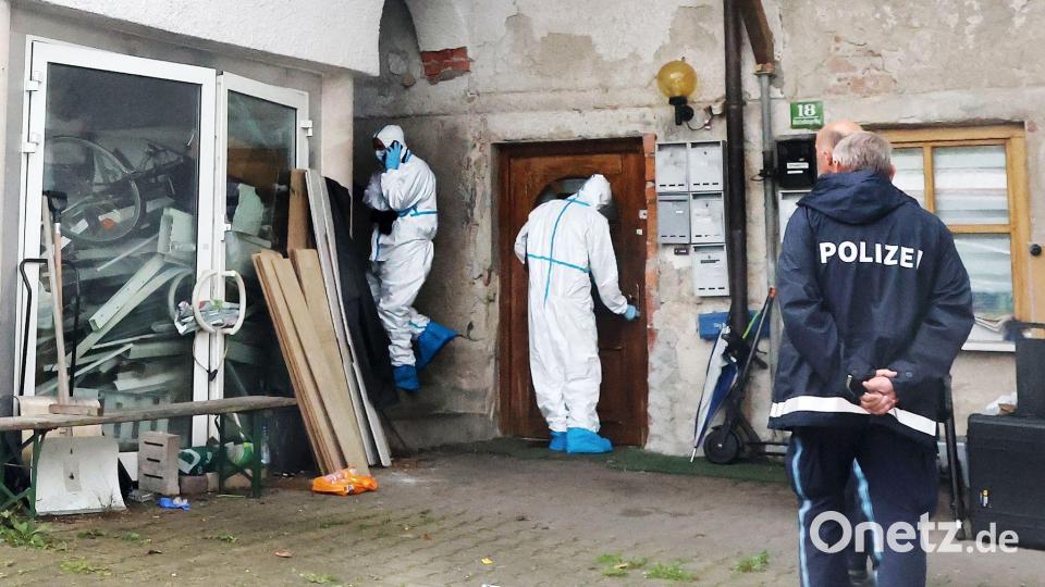 Die Spurensicherung fand abgetrennte Leichenteile in dem Haus. (Archivbild) Bild: Christine Vincon/dpa