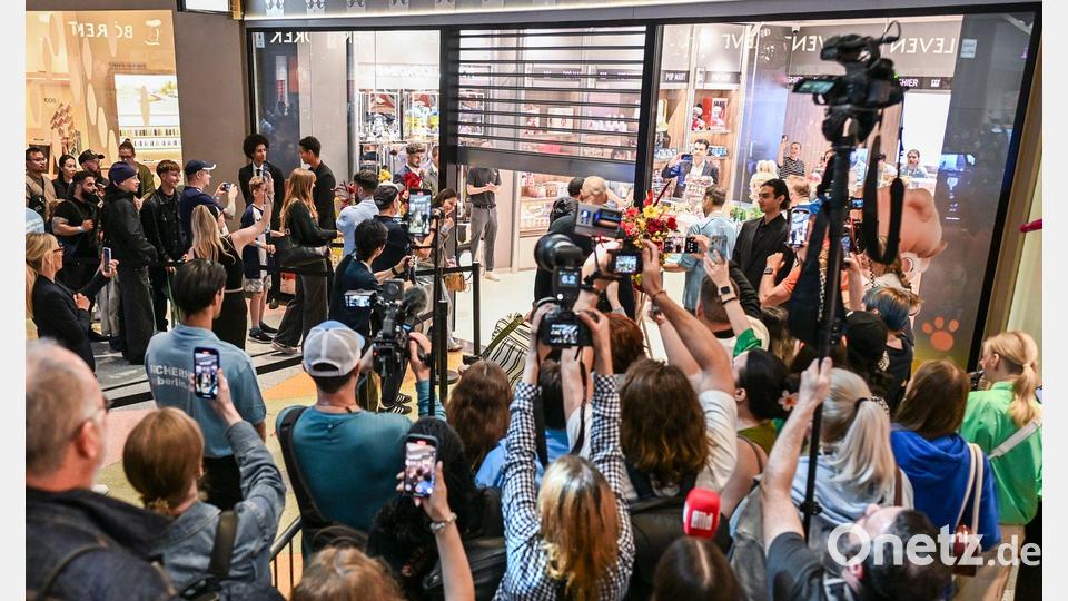 Die Eröffnung des Pop Mart-Ladens in Berlin sorgte für großen Andrang. Bild: Jens Kalaene/dpa