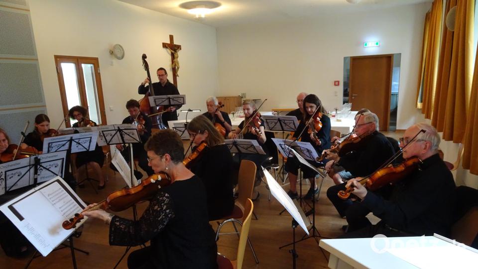 Das Streichorchester des Gesang- und Orchestervereins begeisterte mit Stücken von Händel bis Haydn. Bild: hm