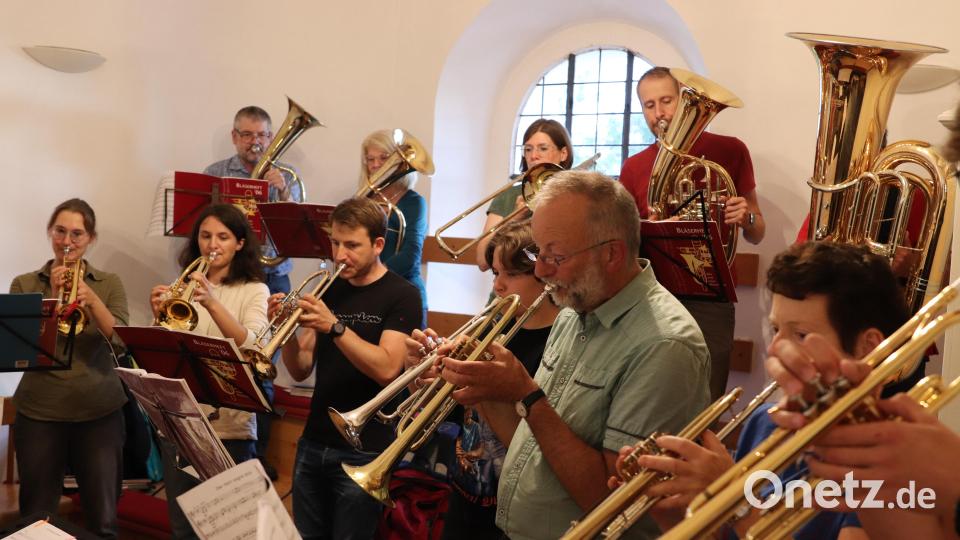 Der Posaunenchor der Christuskirche unter der Leitung von Jonah Sugar begleitete die Gemeindelieder. Bild: cog