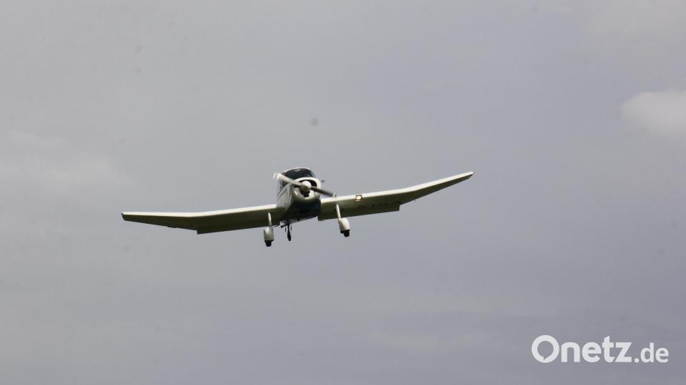 Diesmal war ein einmotoriges Motorflugzeug bei den Rundflügen mit dabei. Bild: kro