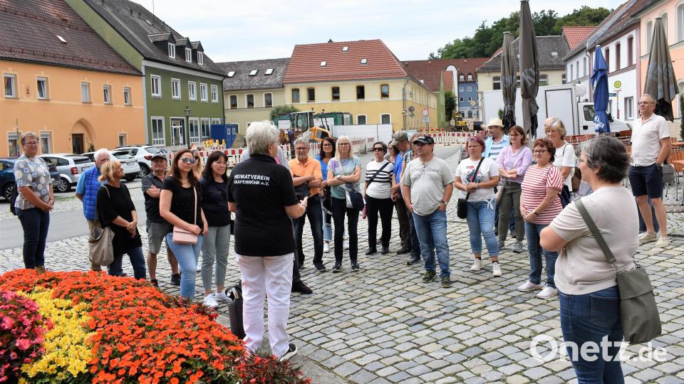 Einige der Besucher gingen auch bei der Historischen Stadtführung mit. Bild: rgr