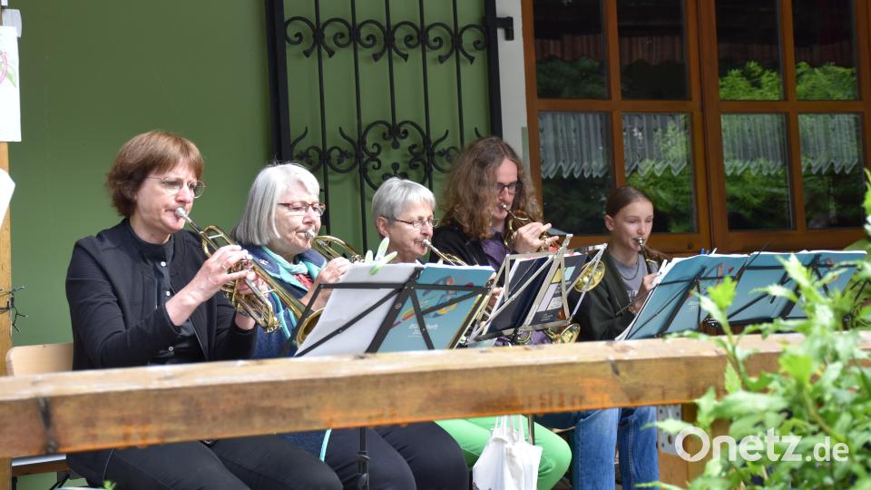 Der Posauenenchor (im Bild) und die Gruppe Changes umrahmten die Feier musikalisch. Bild: ubb