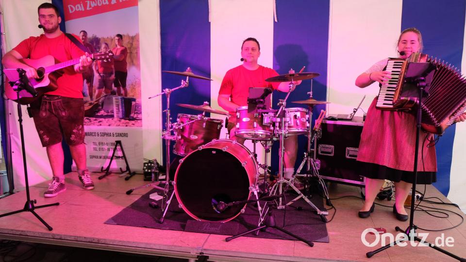 Bayerisch lustvoll begleitete die Gruppe &quot;Döi Zwoa &amp; ich&quot; musikalisch den Zoigl-Abend. Bild: do