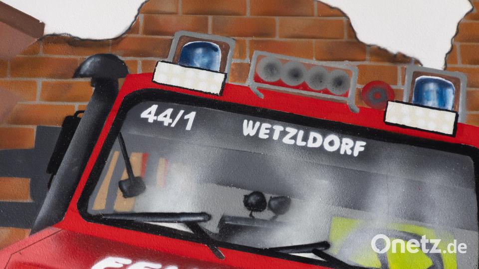 Detailgetreu gesprayt: Sogar der Funkrufname „Wetzldorf 44/1“ wurde nicht vergessen. Bild: Roland Wellenhoefer