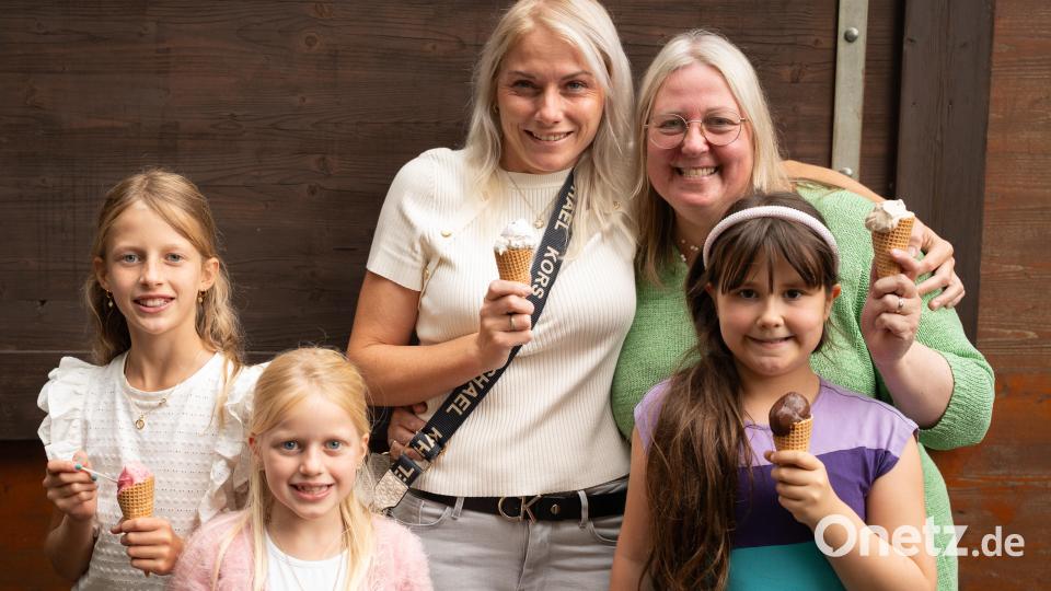 Mit einem Coupon konnte eine Familie bis zu fünf Eis-Gutscheine erhalten, wenn alle Familienmitglieder anwesend waren. Bild: Lisa Stauß