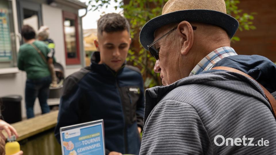 Bei der Eis-Tournee gibt es nicht nur Gratis-Kugeln, sondern auch Preise zu gewinnen. Verlost wurden dreimal NT-Ticket-Gutscheine im Wert von 50 Euro. Außerdem kommen alle Teilnehmenden automatisch in den Jahres-Lostopf für einen 500-Euro-Leserreisen-Gutschein. Bild: Lisa Stauß