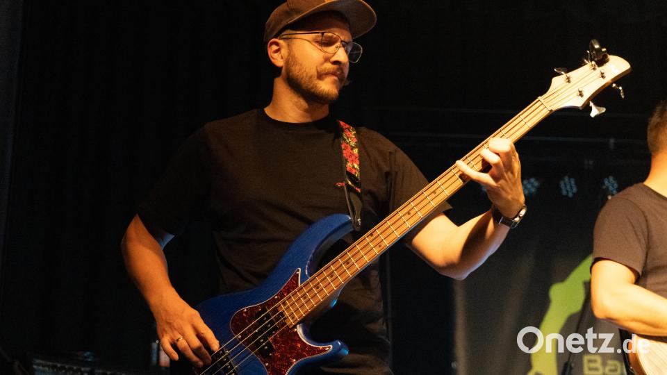 Mit Klassikern und Rockperlen sorgt &quot;Backtracks&quot; für Stimmung bis zur letzten Minute. Bild: Roland Wellenhoefer