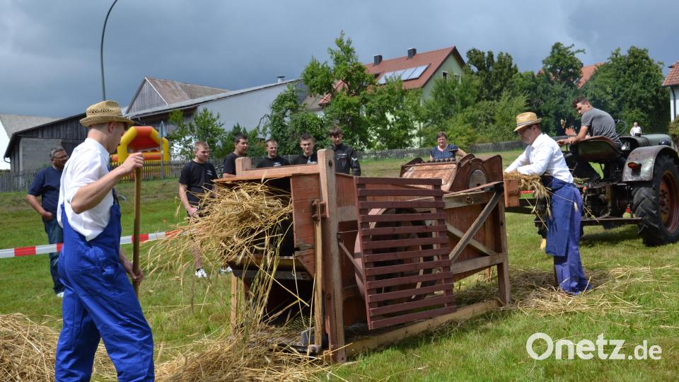Die Stiftmaschine war der Vorläufer der Dreschmaschine und wurde vom Dieselross angetrieben. Bild: gi