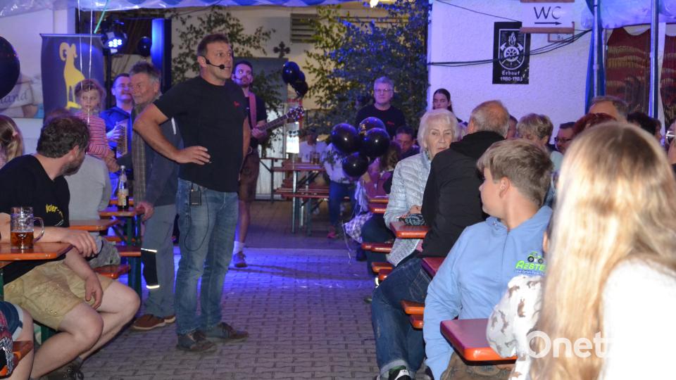 Der Vorsitzende der Feuerwehr Saubersrieth-Niederland, Günter Pösl, begrüßte die zahlreichen Besucher. Bild: gi