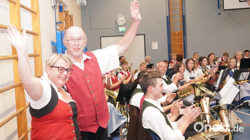Kornelia Kraus und Hermann Mack dirigieren das gemeinsame Serenadenorchester. Bild: fvo
