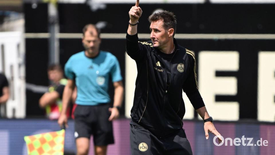 Nürnbergs Trainer Miroslav Klose sah von seiner Mannschaft gegen Elversberg in der Offensive einen harmlosen Auftritt. Bild: Harald Tittel/dpa