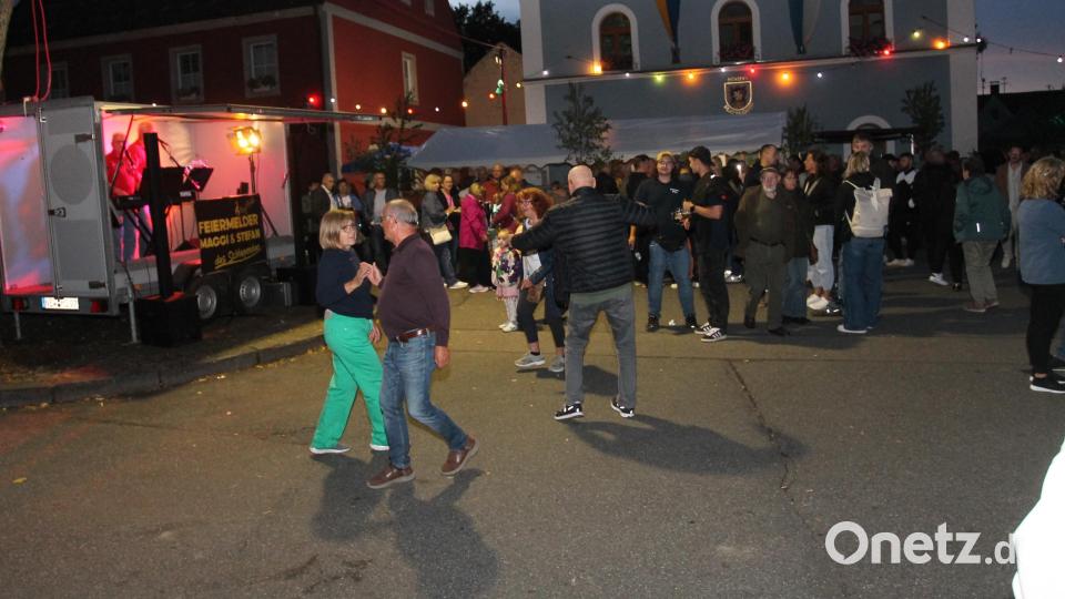 Ein Tänzchen darf zu Schlagermusik nicht fehlen. Bild: pi