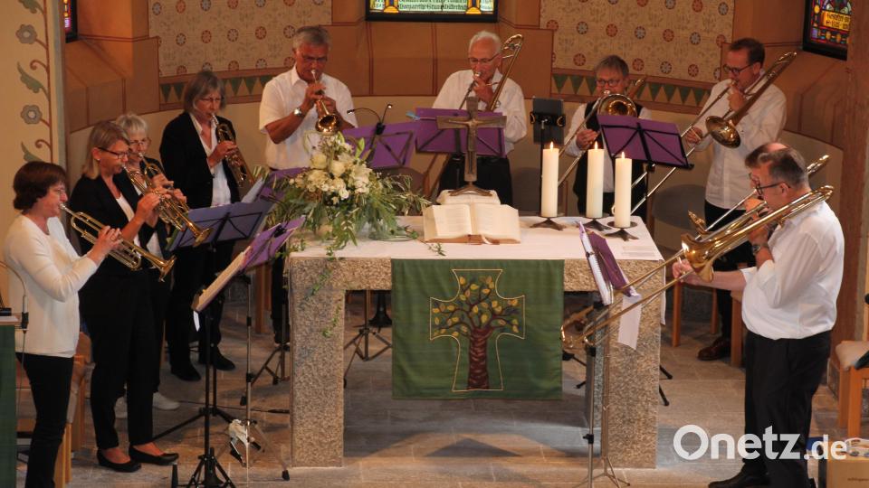 Der evangelische Posaunenchor Mitterteich eröffnete die Serenade. Bild: kro